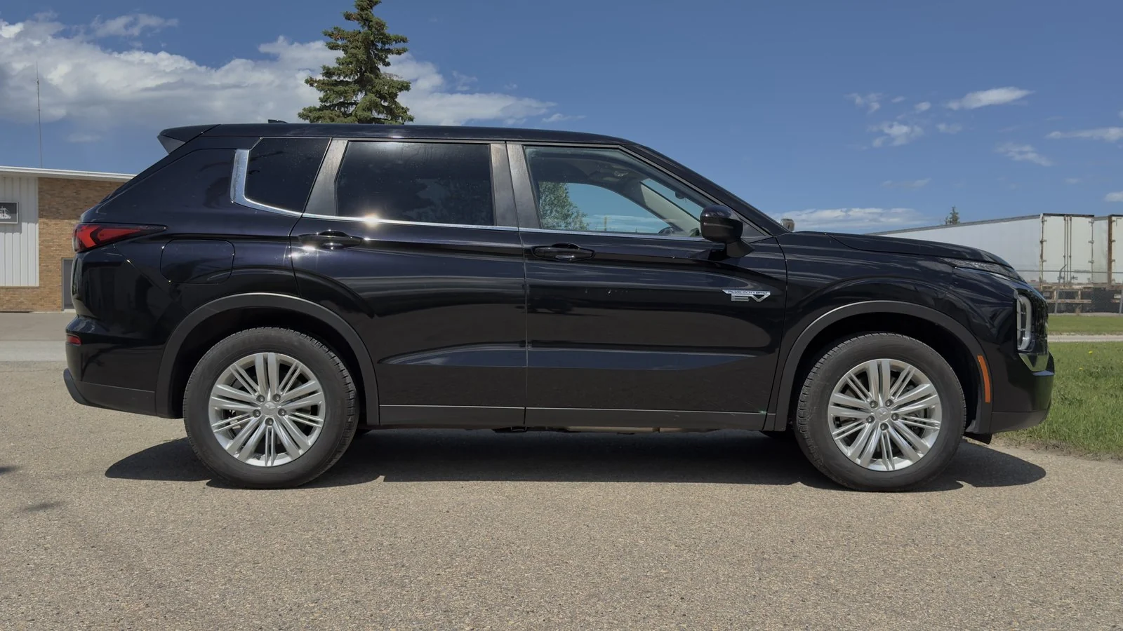 2023 Mitsubishi Outlander PHEV ES used SUV thumbnail 8