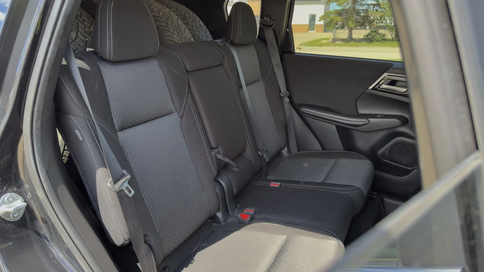 2023 Mitsubishi Outlander PHEV ES used SUV thumbnail 16