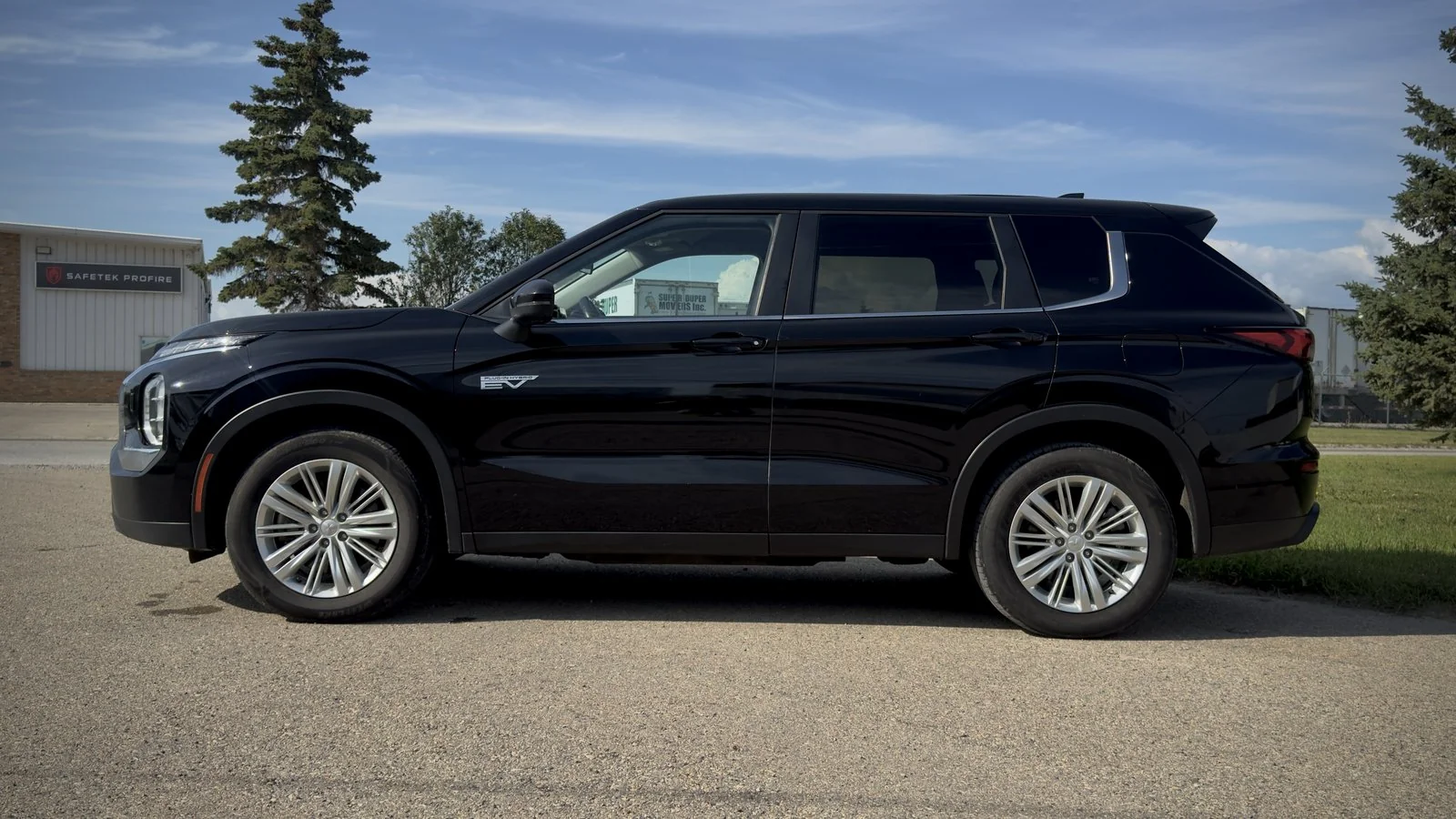 2023 Mitsubishi Outlander ES-PHEV used SUV thumbnail 4