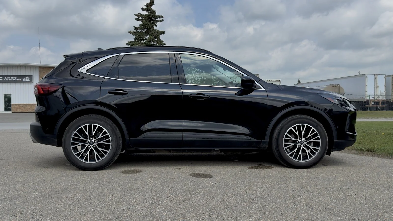 2023 Ford Escape PHEV used SUV thumbnail 8