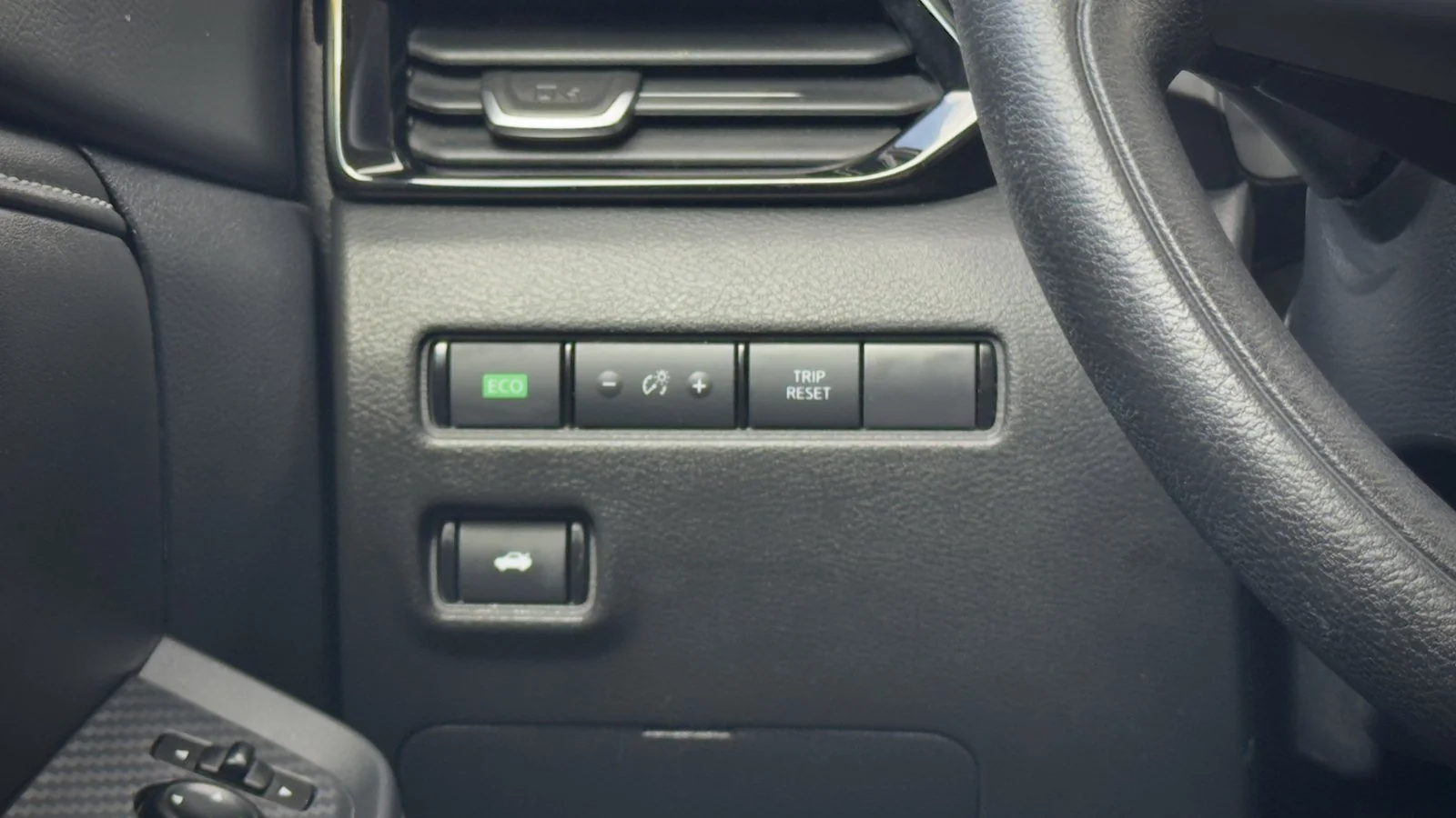 2024 Nissan Sentra SV used Sedan thumbnail 24
