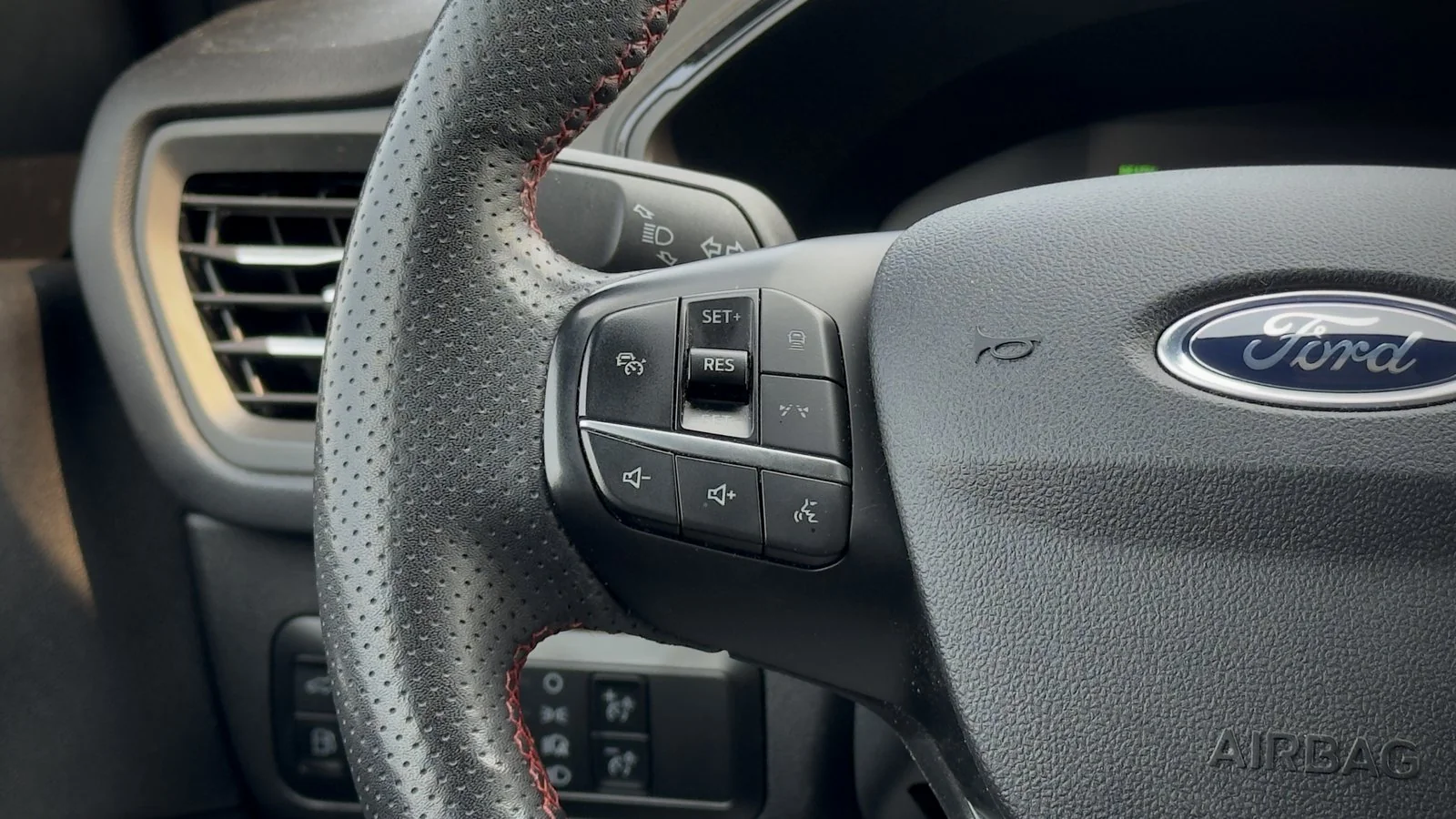 2024 Ford Escape Hybrid ST-Line used SUV thumbnail 22