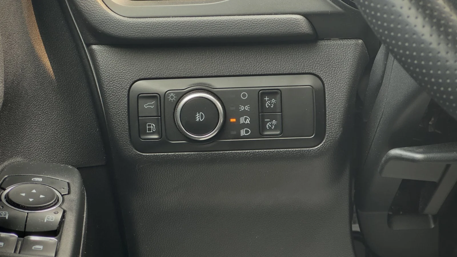 2024 Ford Escape Hybrid ST-Line used SUV thumbnail 24