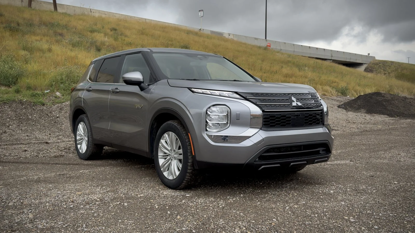 2023 Mitsubishi Outlander ES PHEV used SUV thumbnail 3