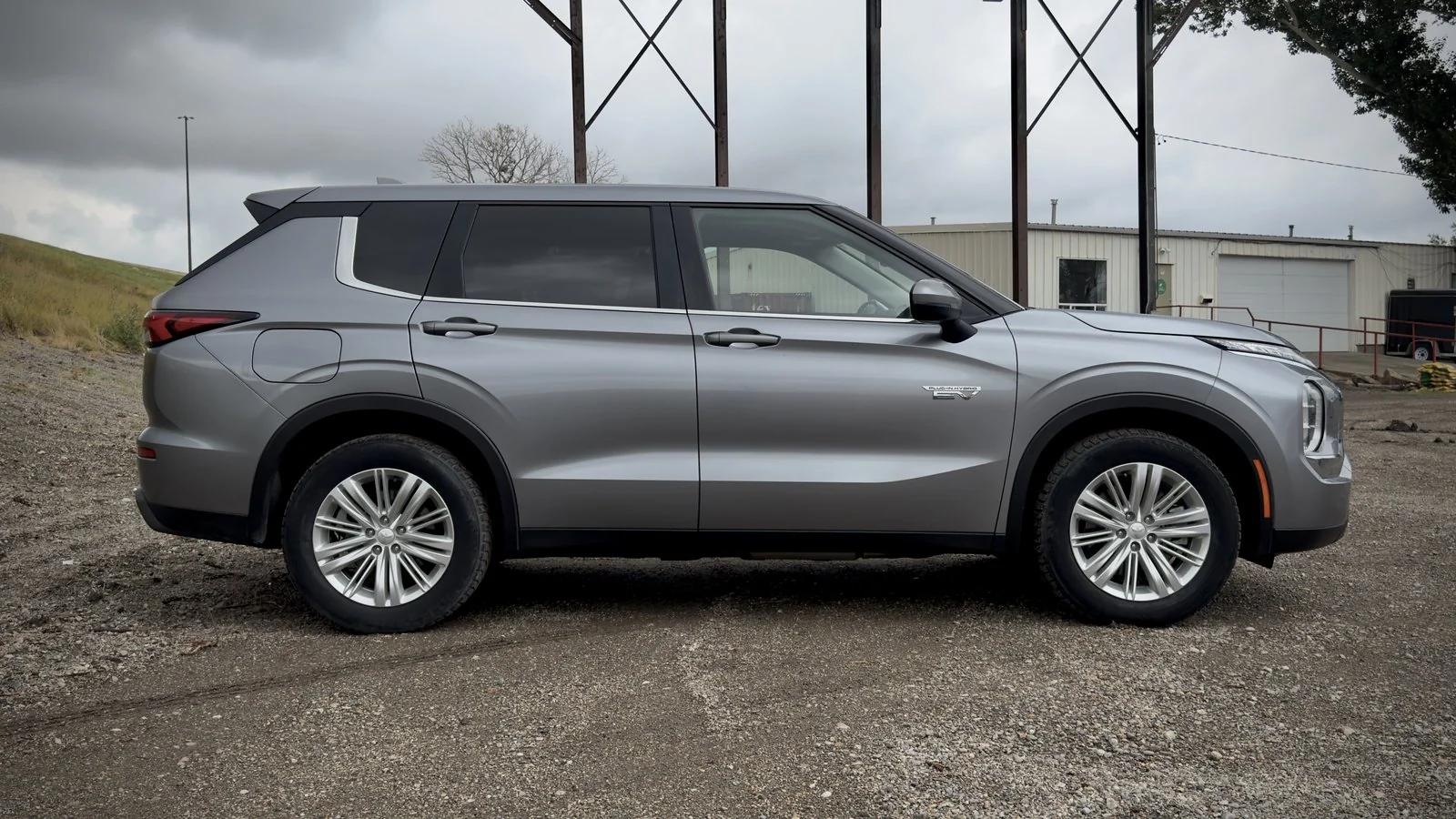 2023 Mitsubishi Outlander ES PHEV used SUV thumbnail 4
