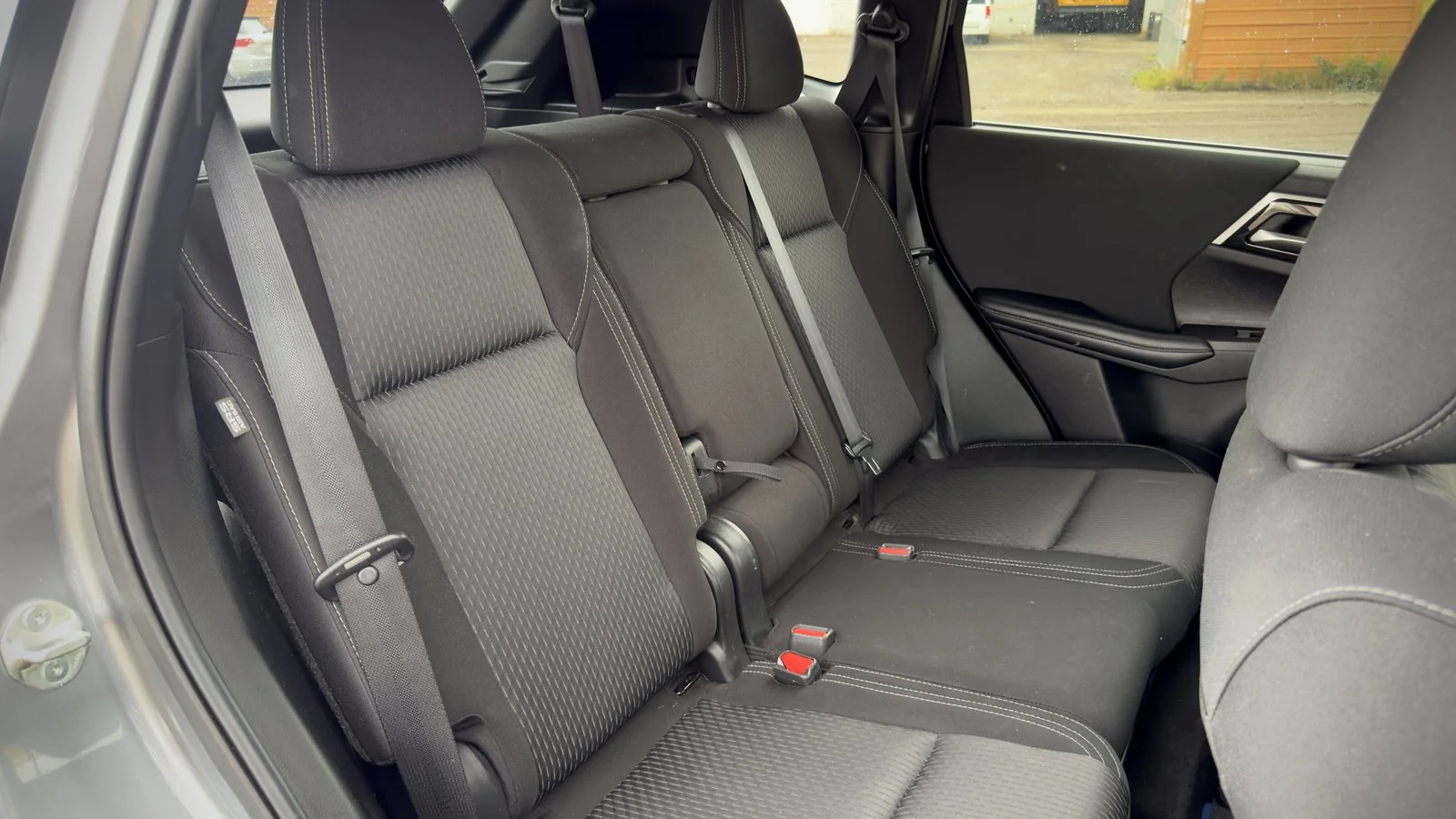 2023 Mitsubishi Outlander ES PHEV used SUV thumbnail 18