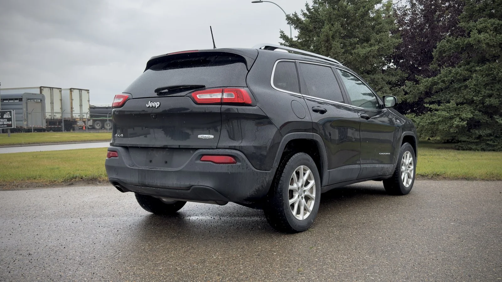 2016 Jeep Cherokee North used SUV thumbnail 7