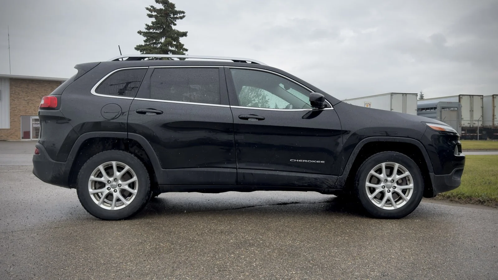 2016 Jeep Cherokee North used SUV thumbnail 8