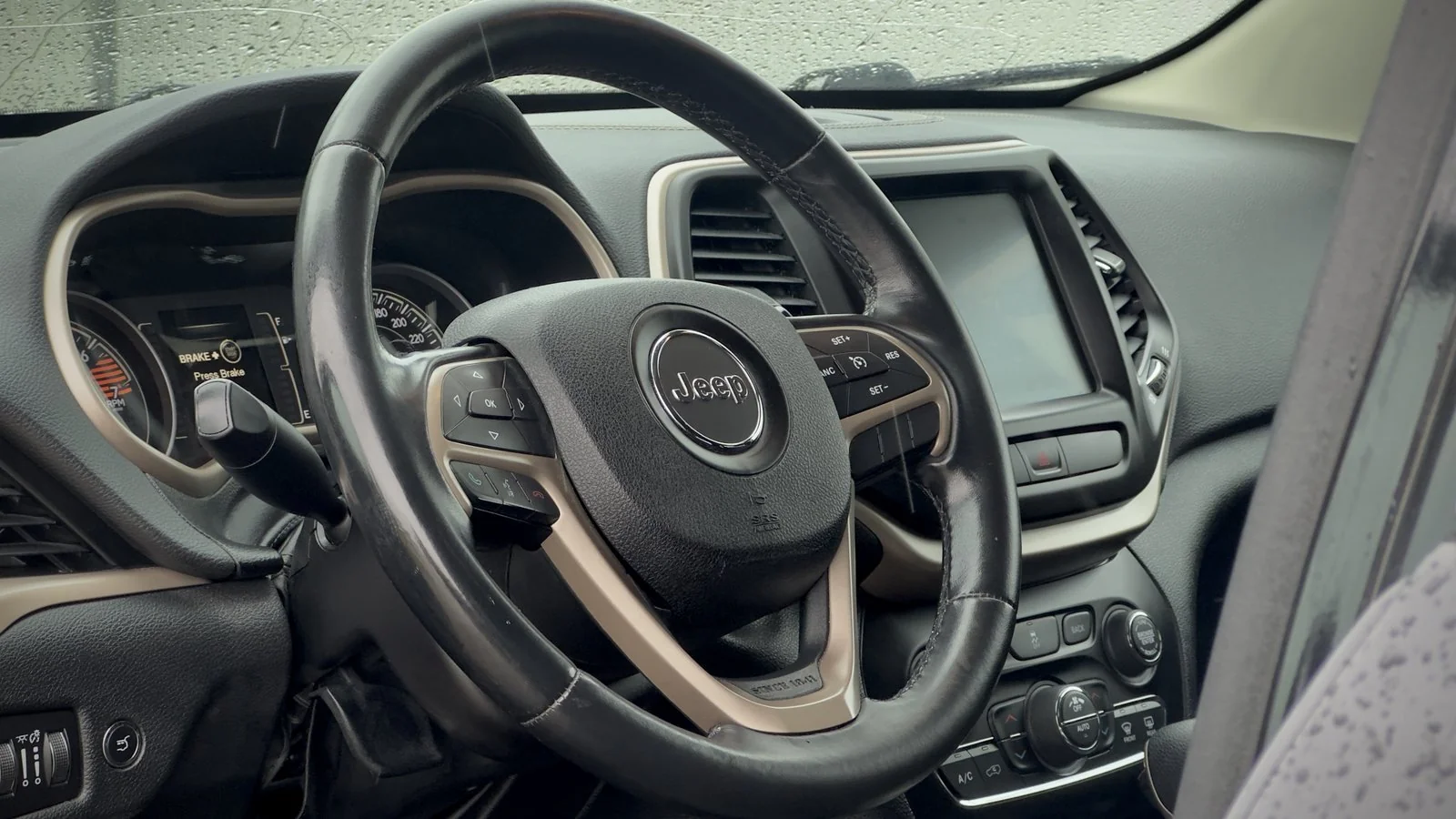 2016 Jeep Cherokee North used SUV thumbnail 11