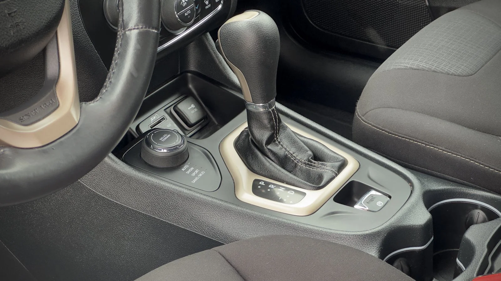 2016 Jeep Cherokee North used SUV thumbnail 12