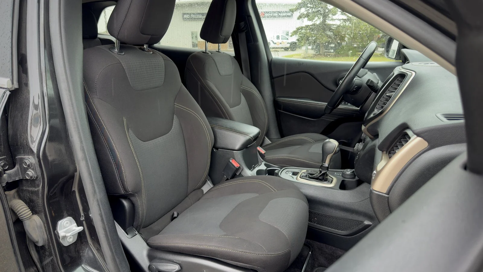 2016 Jeep Cherokee North used SUV thumbnail 18