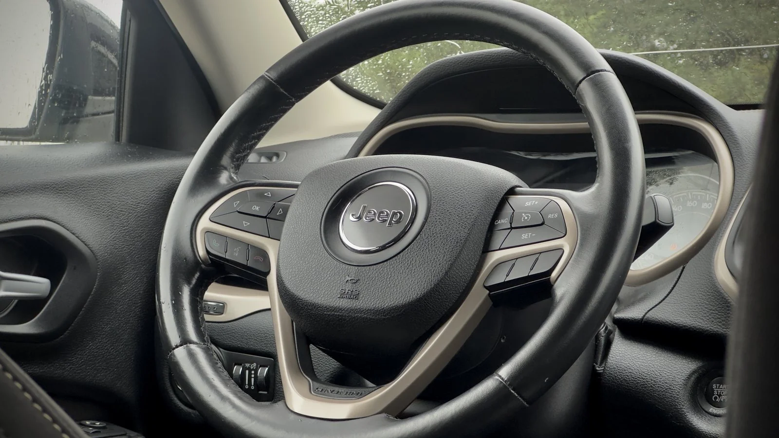 2016 Jeep Cherokee North used SUV thumbnail 19