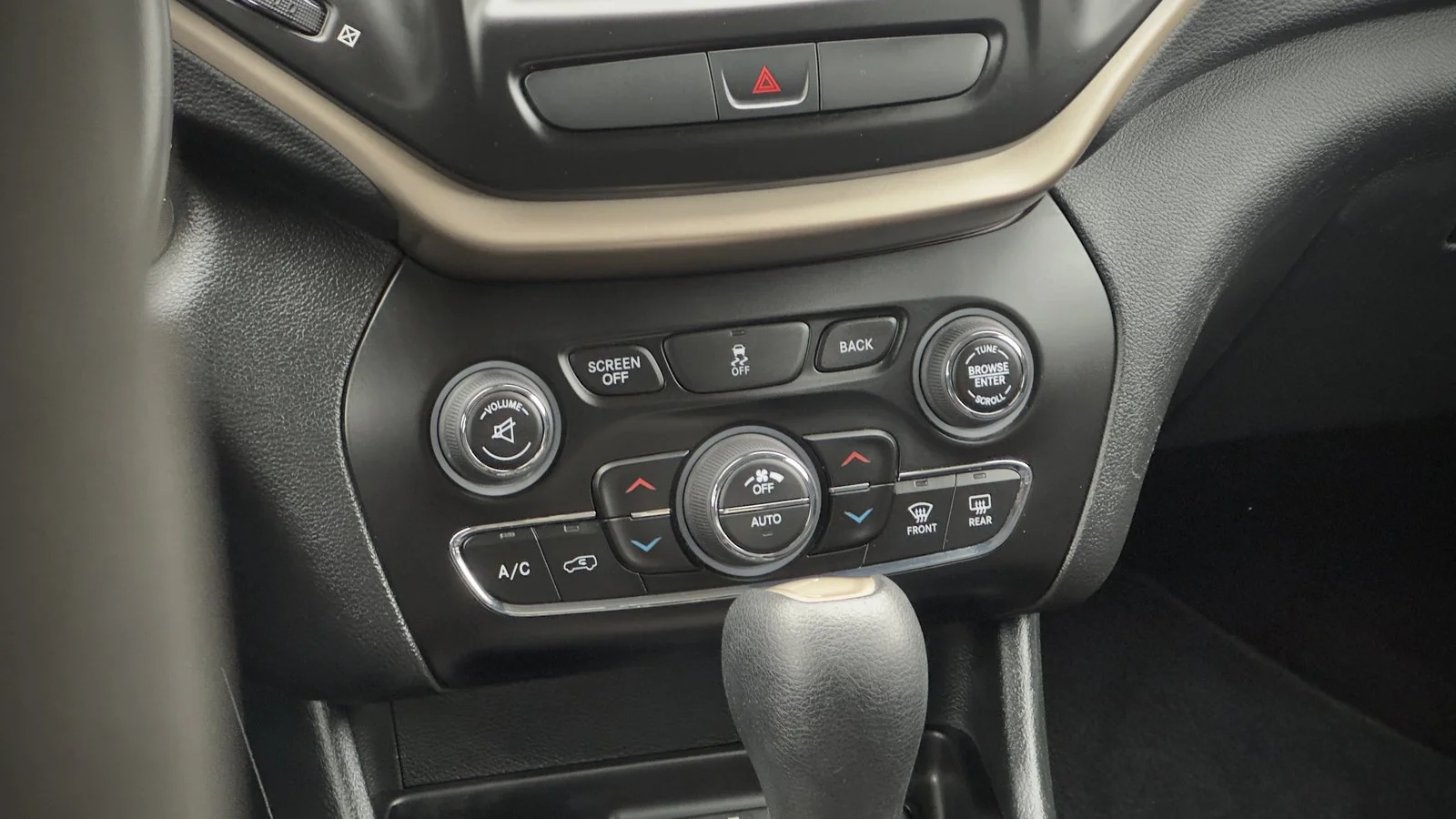 2016 Jeep Cherokee North used SUV thumbnail 25