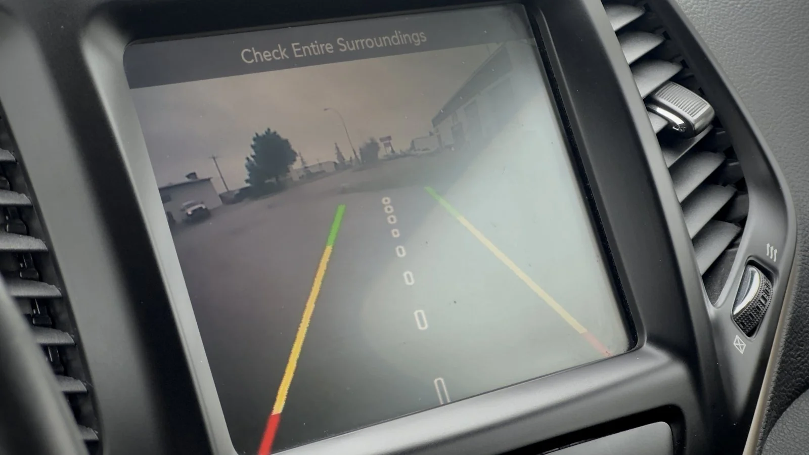 2016 Jeep Cherokee North used SUV thumbnail 28