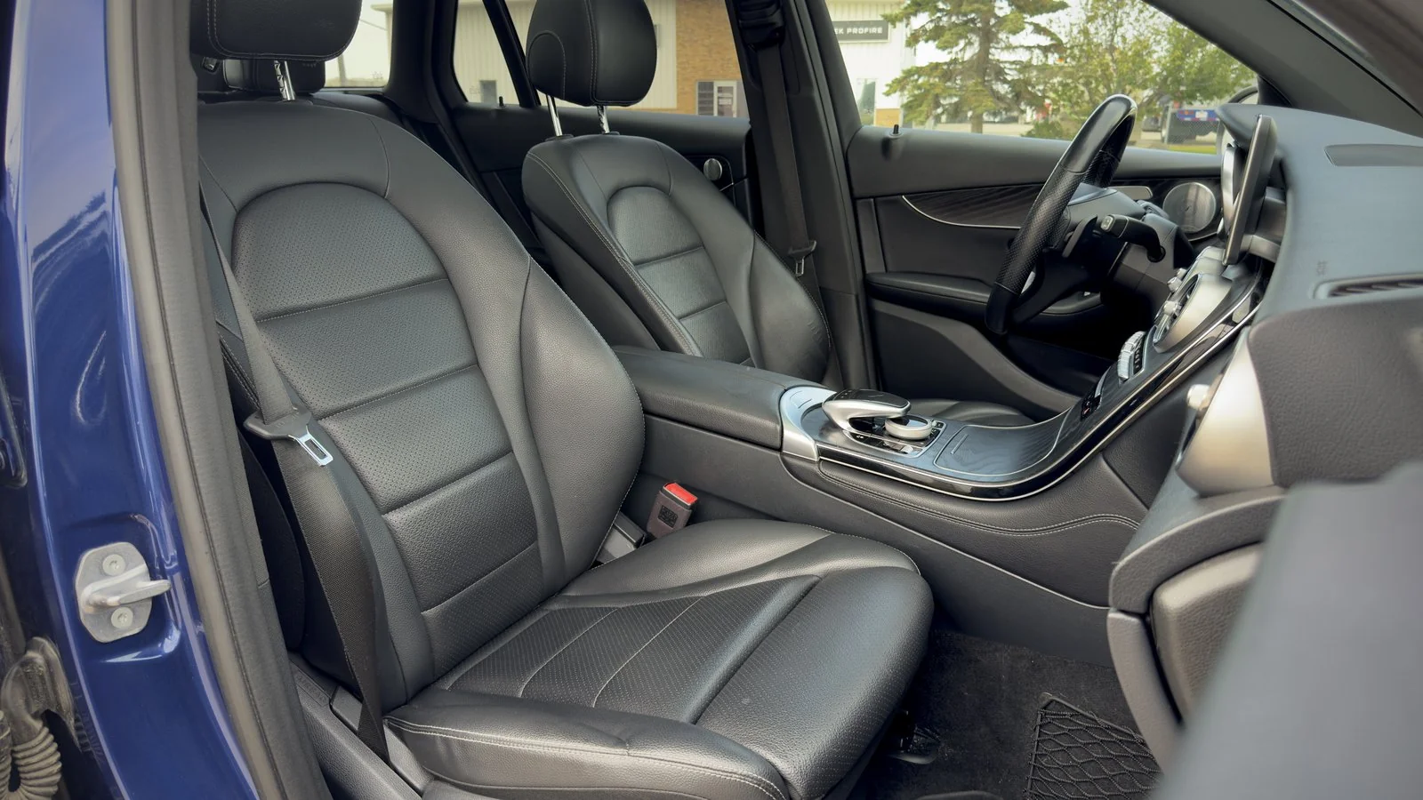 2019 Mercedes-Benz GLC-Class GLC300 used SUV thumbnail 18