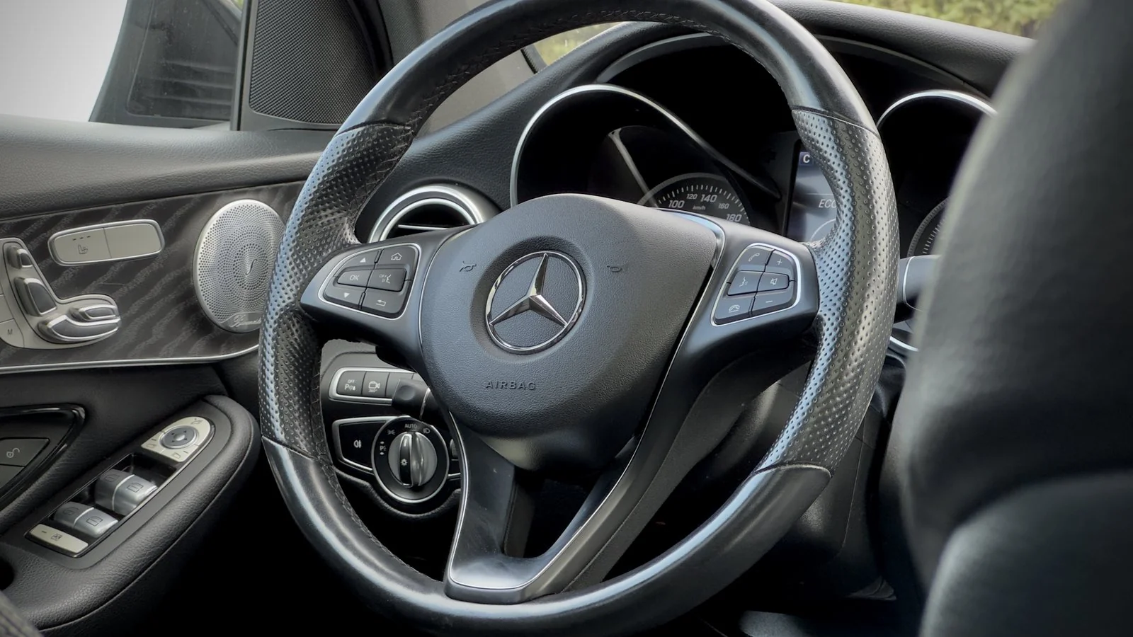 2019 Mercedes-Benz GLC-Class GLC300 used SUV thumbnail 19