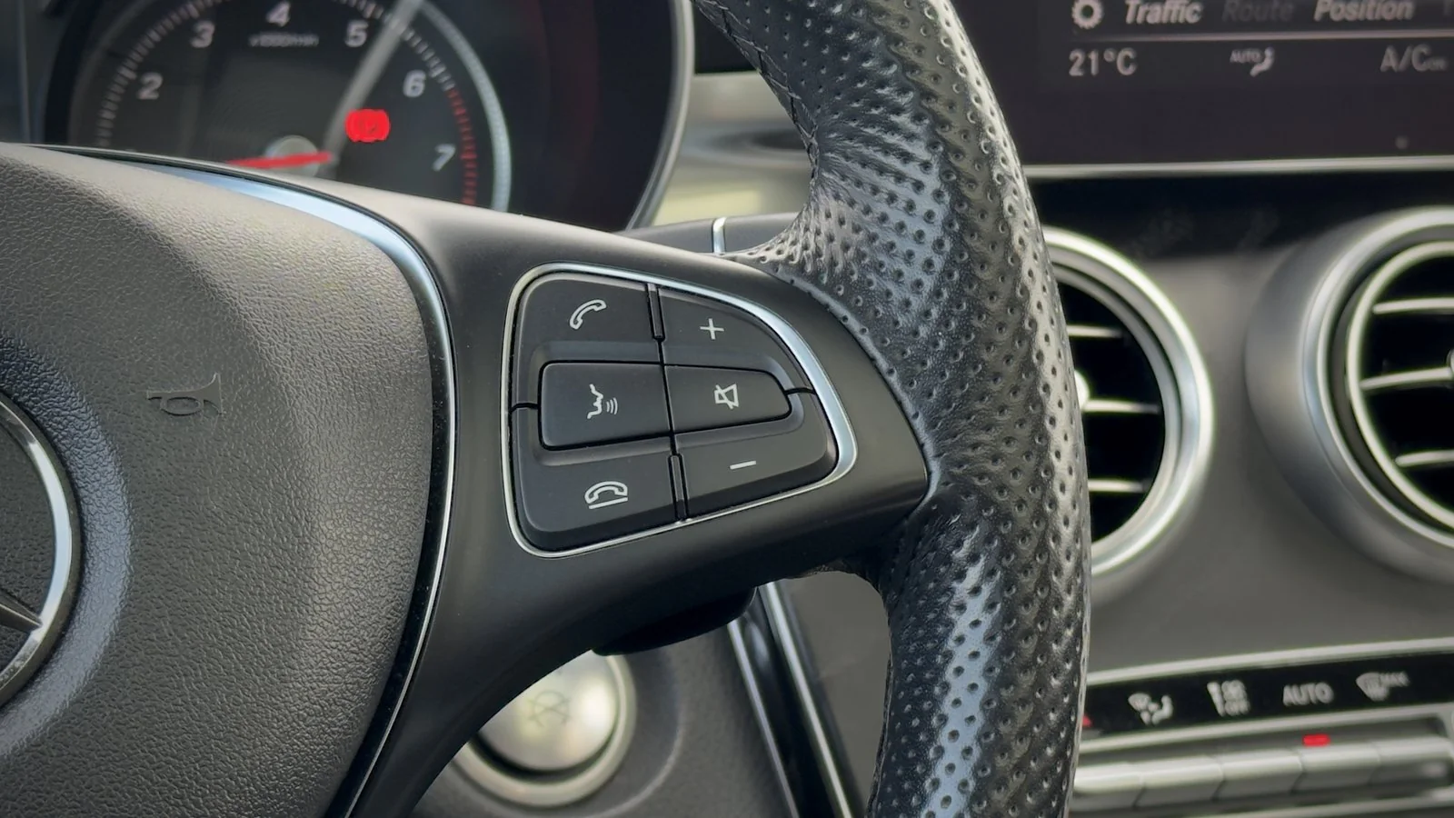 2019 Mercedes-Benz GLC-Class GLC300 used SUV thumbnail 21