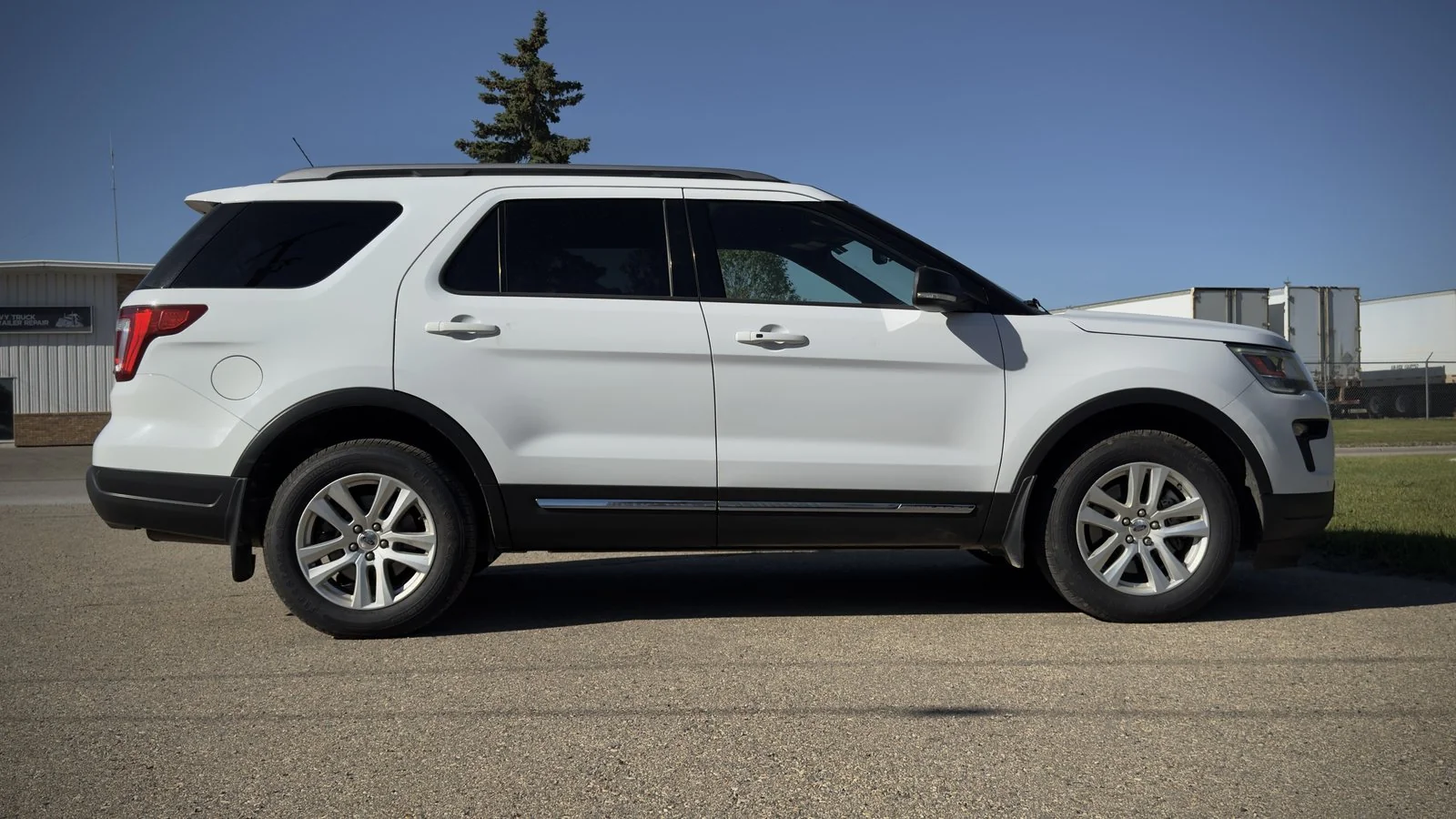 2019 Ford Explorer XLT used SUV thumbnail 8