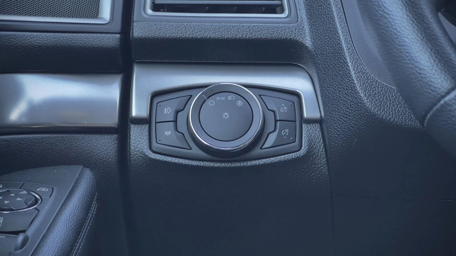 2019 Ford Explorer XLT used SUV thumbnail 24