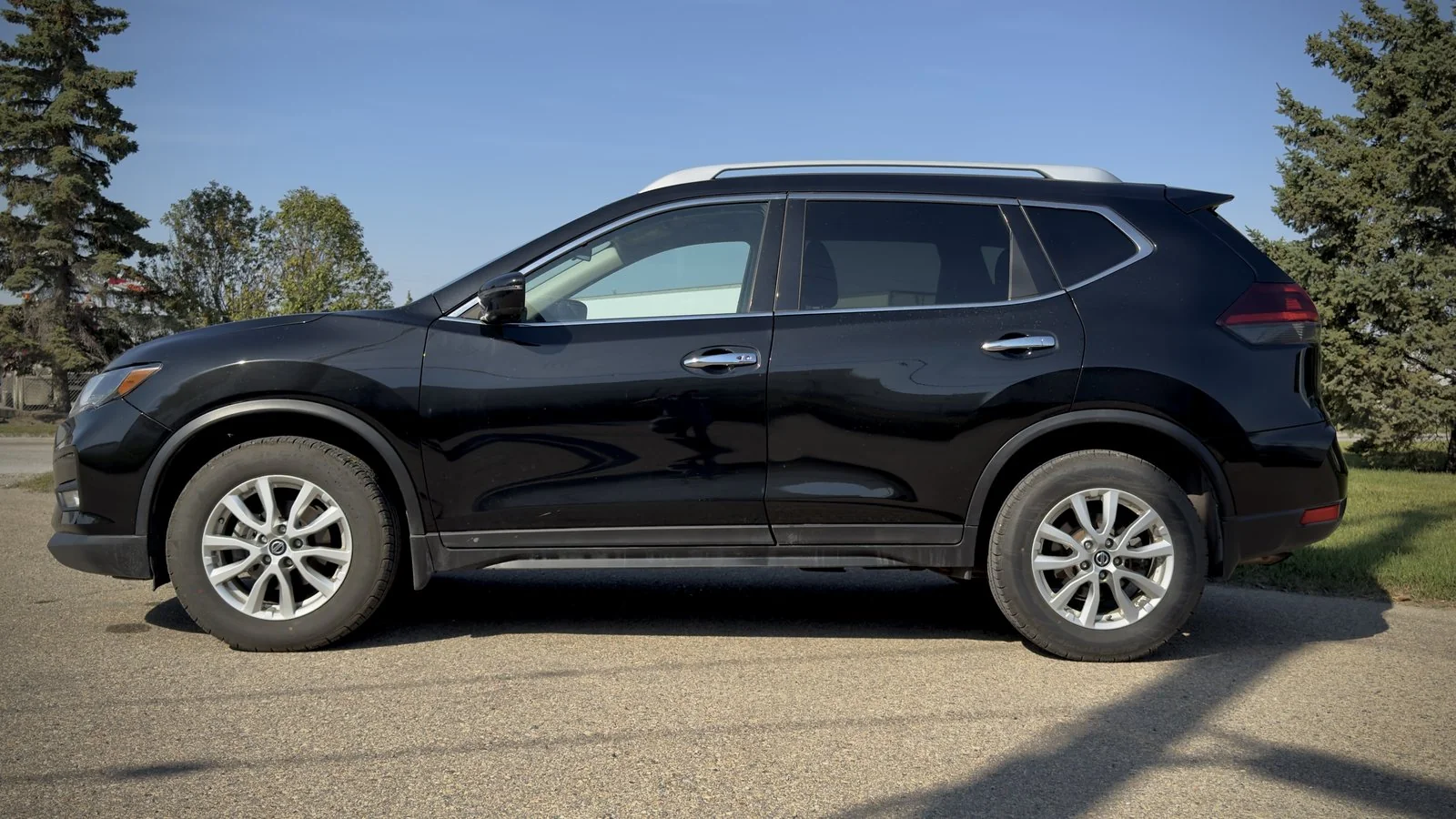 2020 Nissan Rogue SV used SUV thumbnail 4