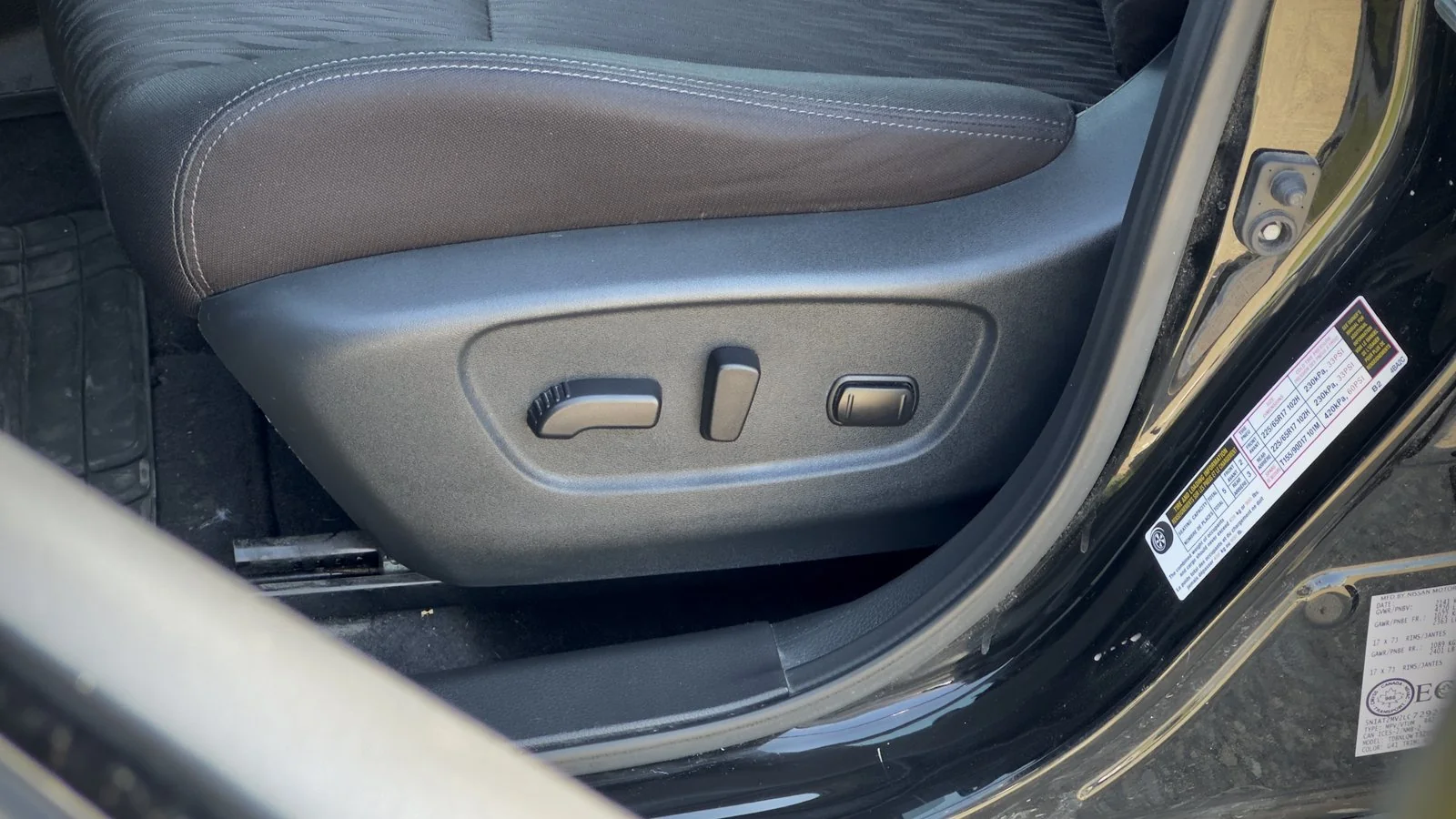 2020 Nissan Rogue SV used SUV thumbnail 14