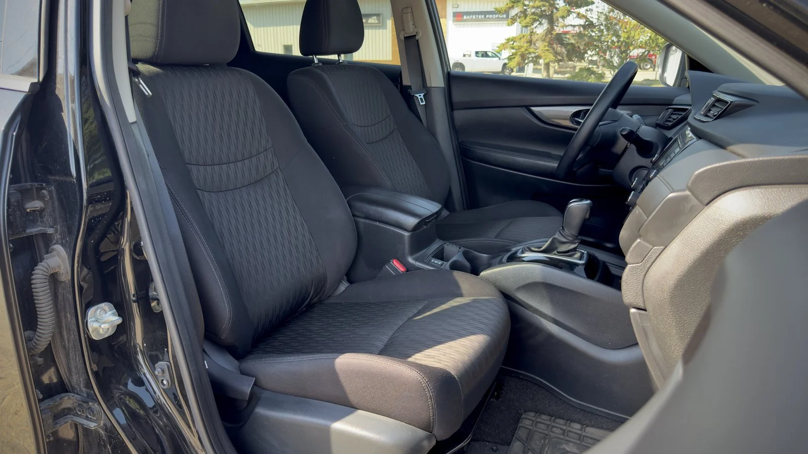 2020 Nissan Rogue SV used SUV thumbnail 18