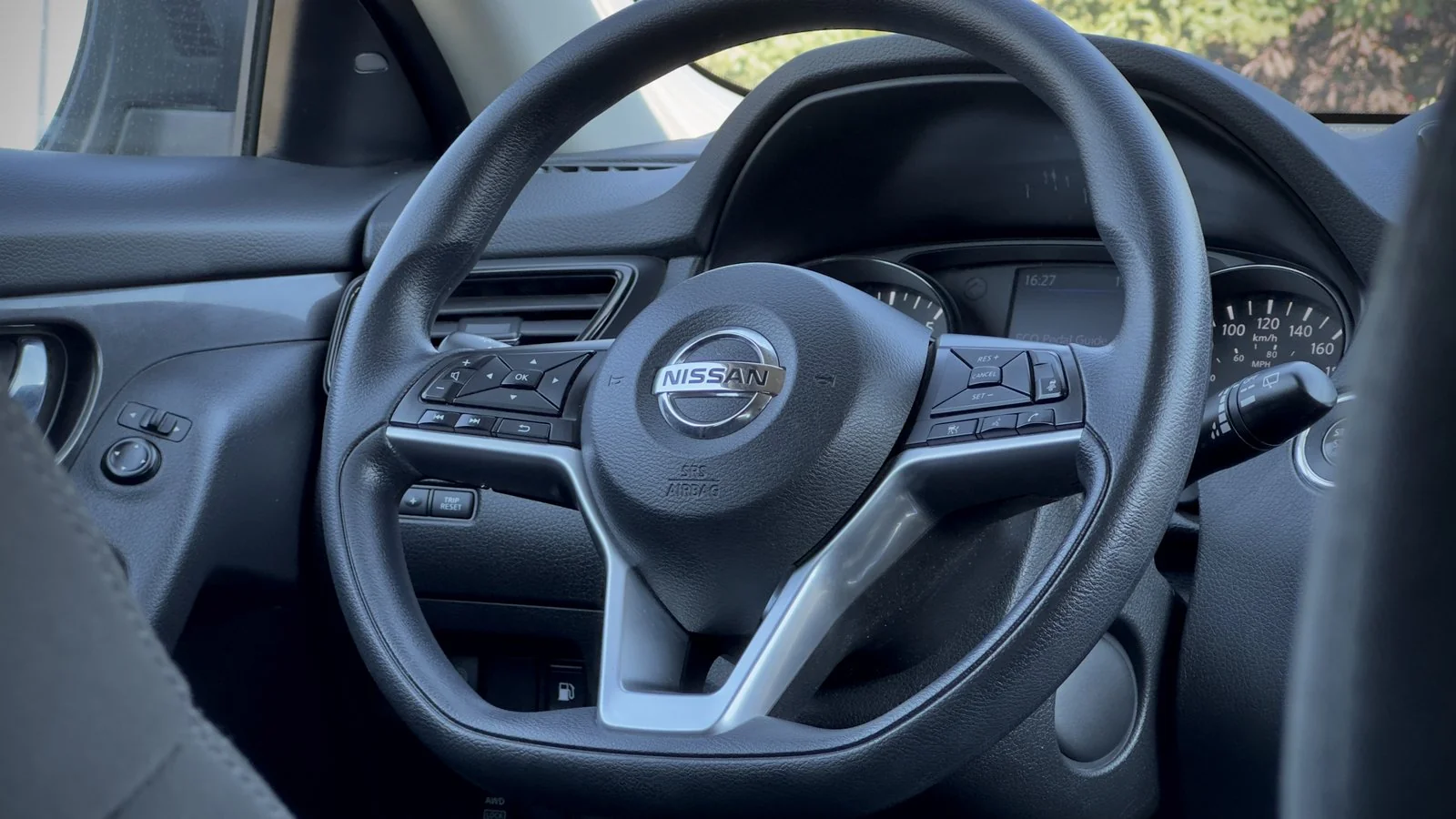 2020 Nissan Rogue SV used SUV thumbnail 19