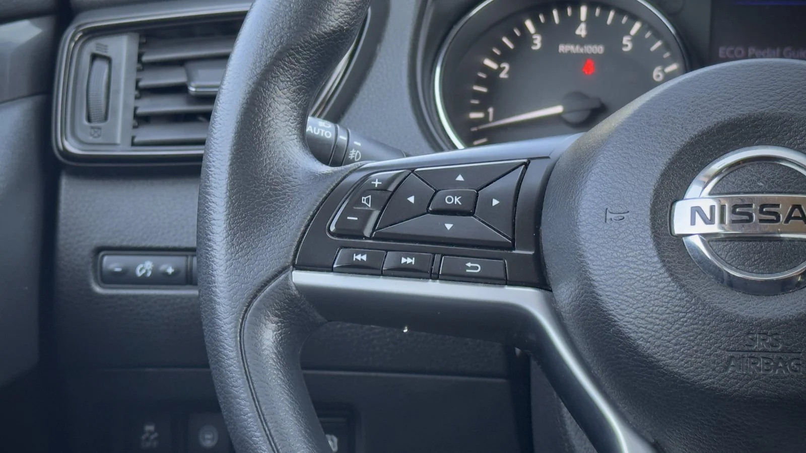 2020 Nissan Rogue SV used SUV thumbnail 20
