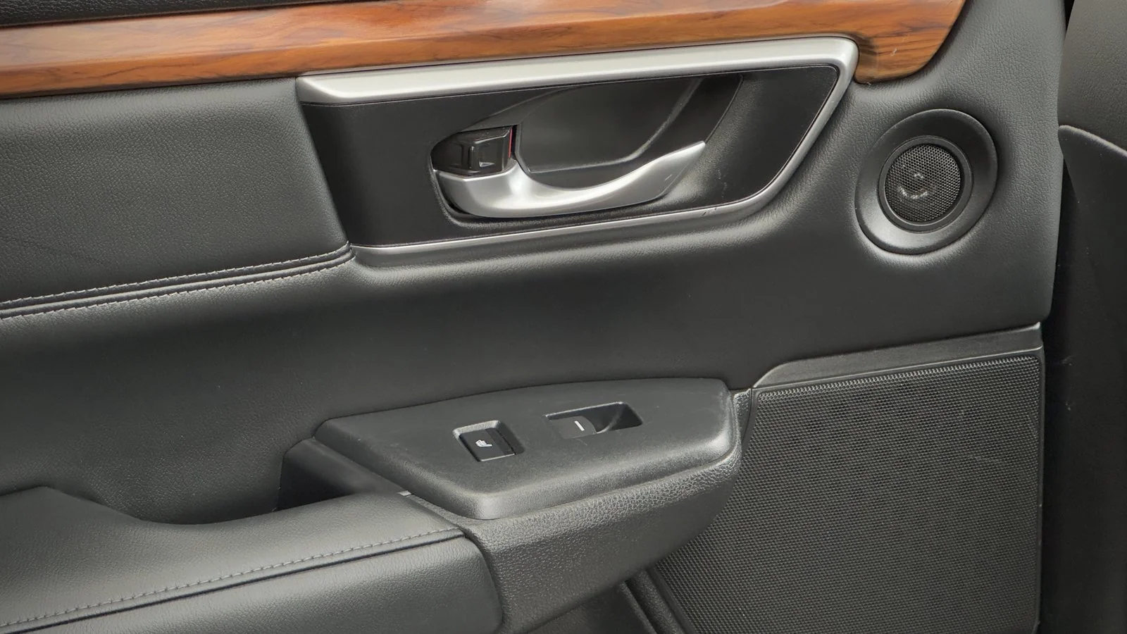 2019 Honda CR-V Touring used SUV thumbnail 28