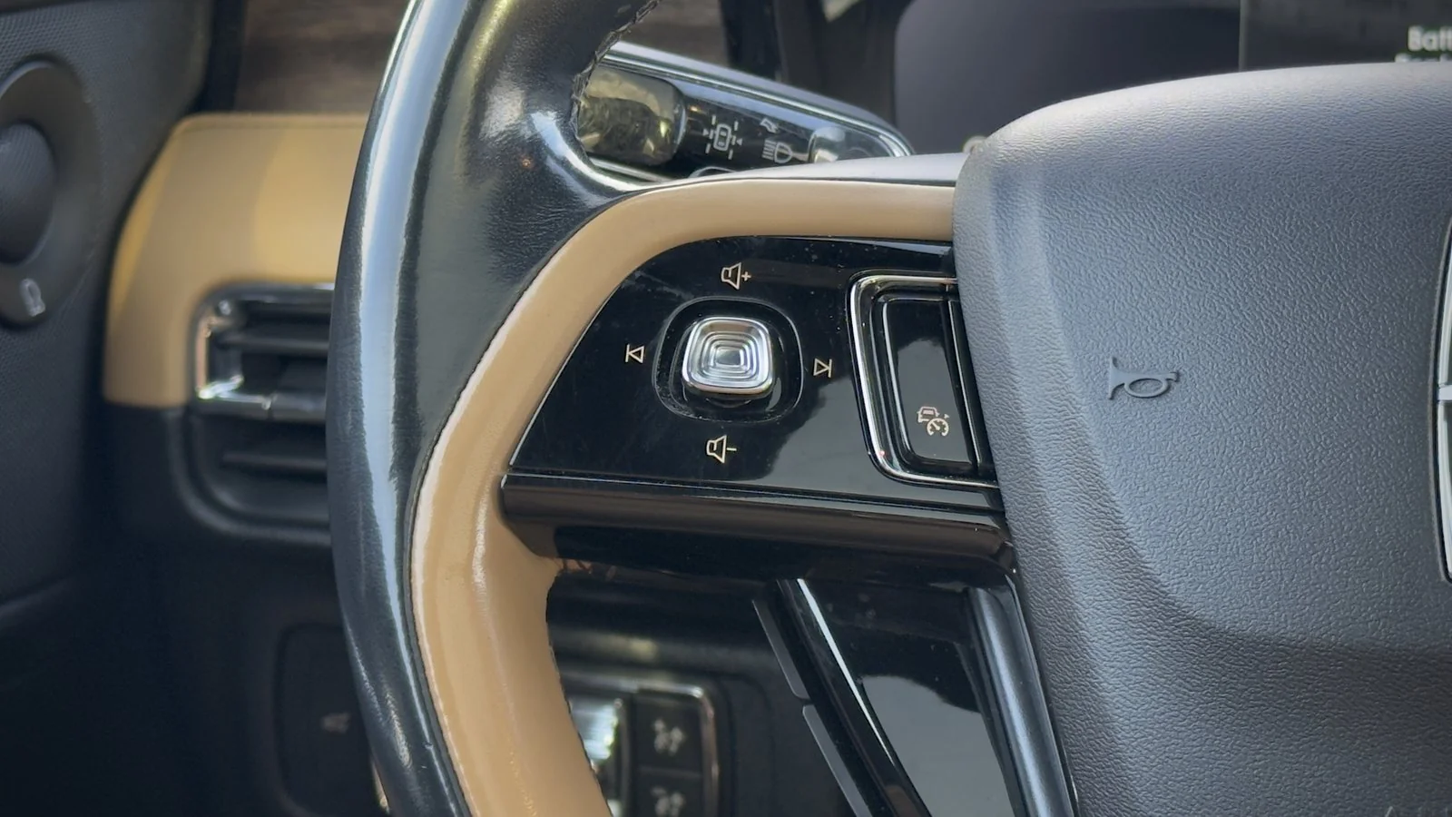 2021 Lincoln Corsair Reserve used SUV thumbnail 16