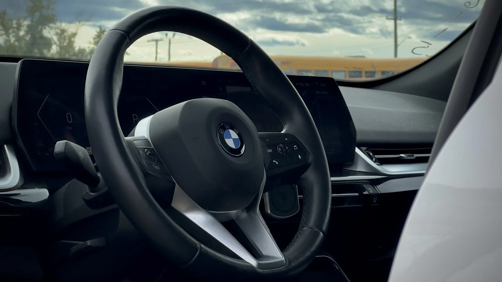 2025 BMW X2 xDrive28i used SUV thumbnail 4