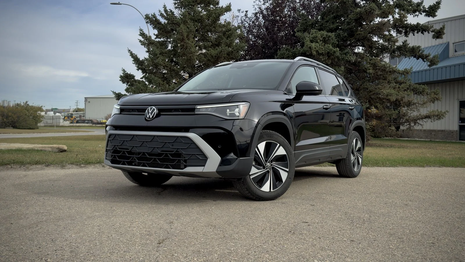 2025 Volkswagen Taos Comfortline used SUV - photo 1 of 28