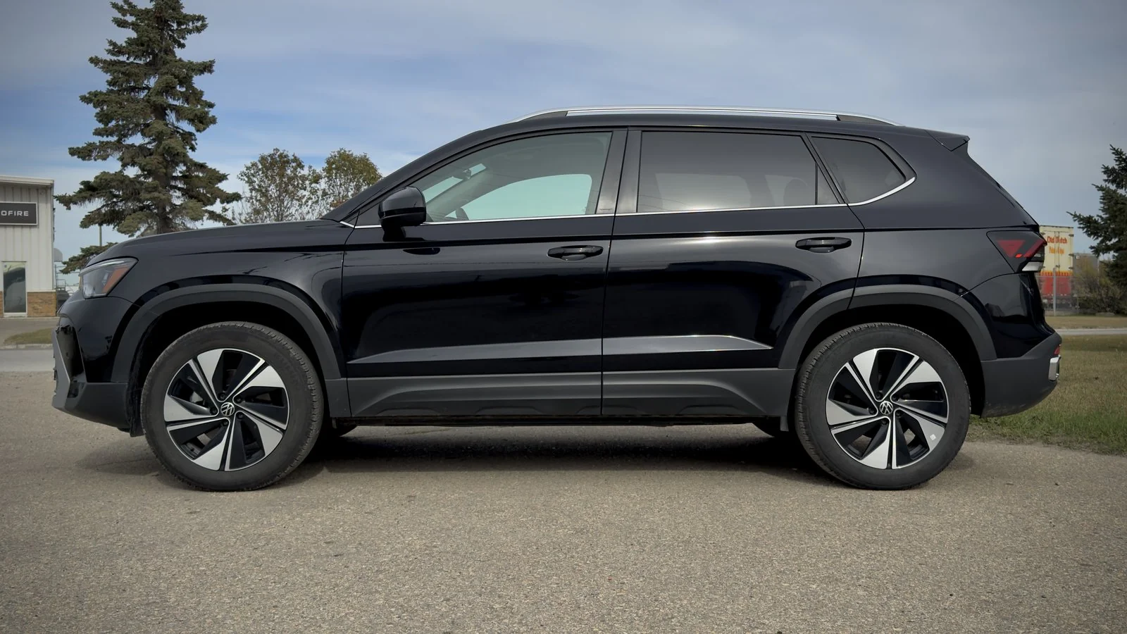 2025 Volkswagen Taos Comfortline used SUV thumbnail 4