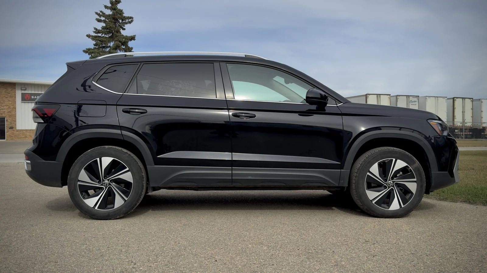 2025 Volkswagen Taos Comfortline used SUV thumbnail 8