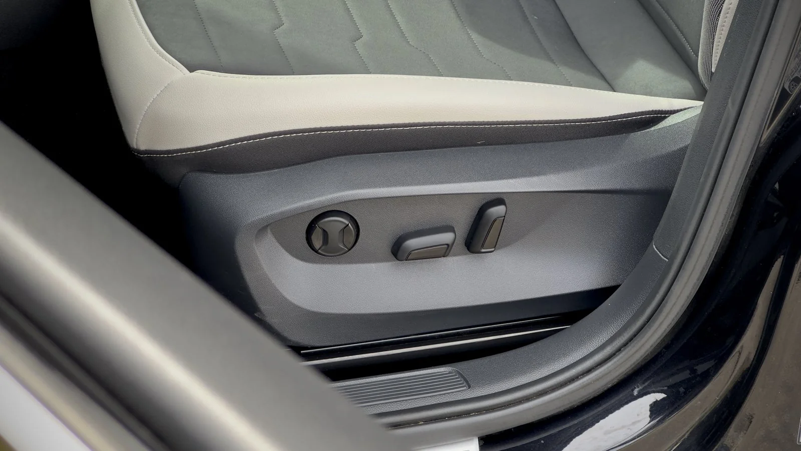 2025 Volkswagen Taos Comfortline used SUV thumbnail 15