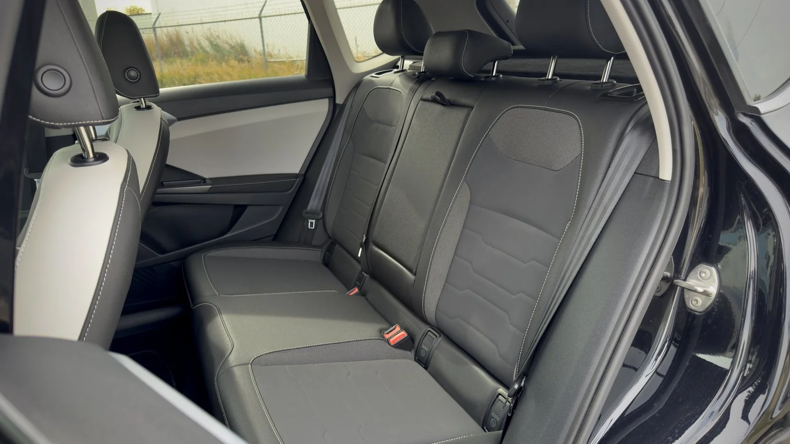2025 Volkswagen Taos Comfortline used SUV thumbnail 17