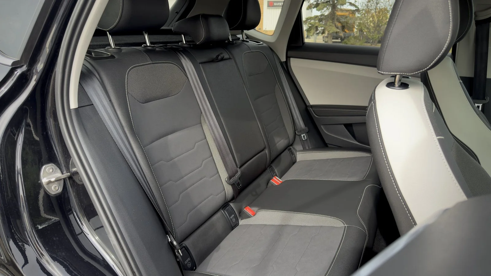 2025 Volkswagen Taos Comfortline used SUV thumbnail 19