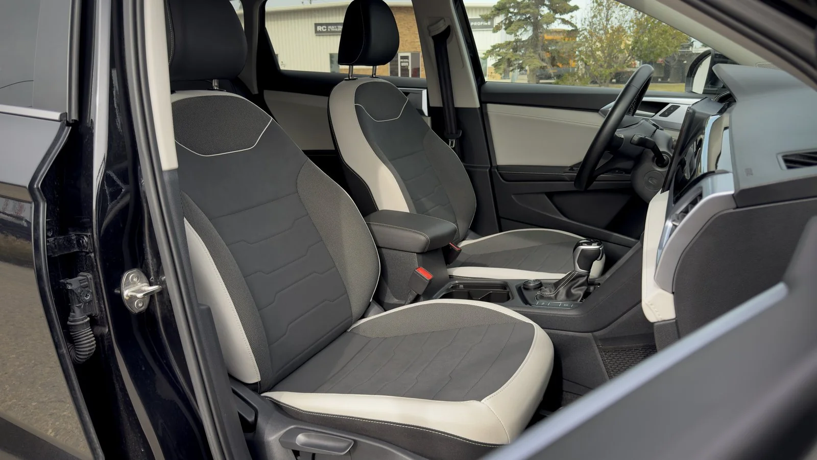 2025 Volkswagen Taos Comfortline used SUV thumbnail 20