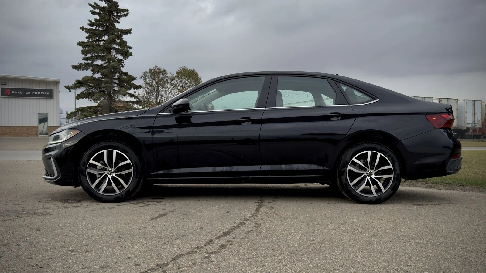 2026 Volkswagen Jetta Comfortline used Sedan thumbnail 4