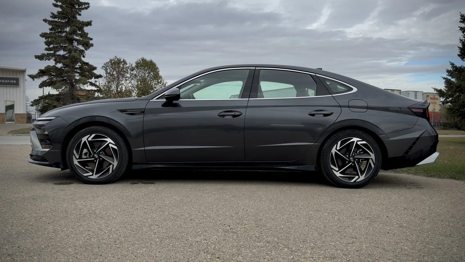 2025 Hyundai Sonata Preferred w/ Trend used Sedan thumbnail 4