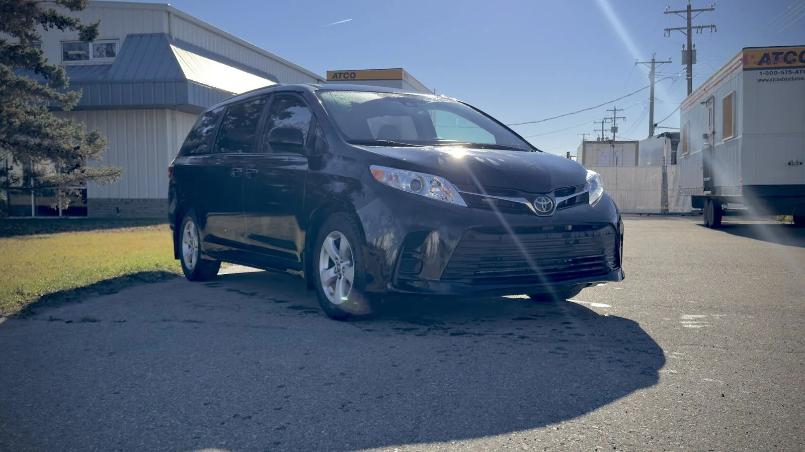 2020 Toyota Sienna LE used Minivan thumbnail 3