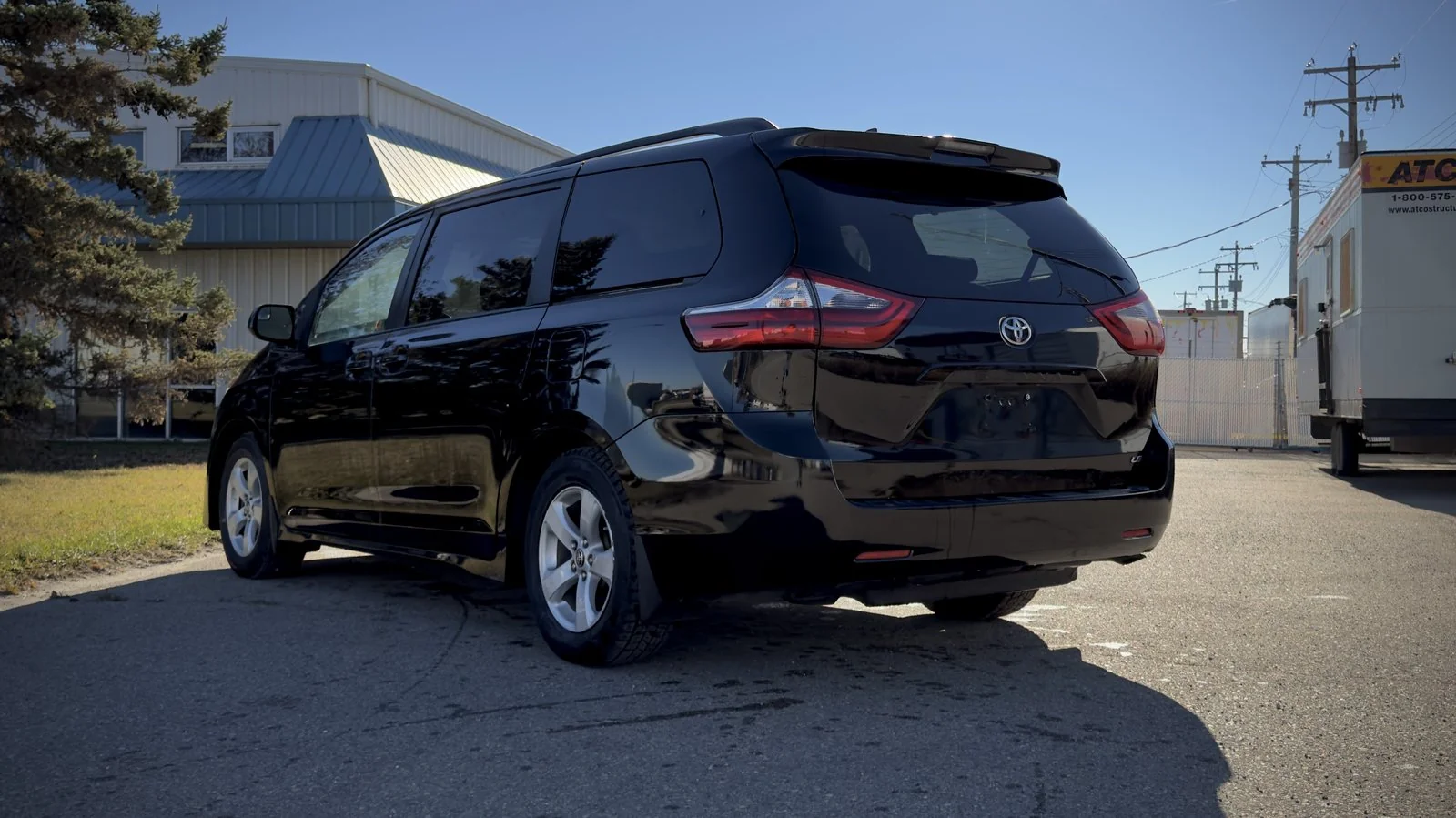 2020 Toyota Sienna LE used Minivan thumbnail 5
