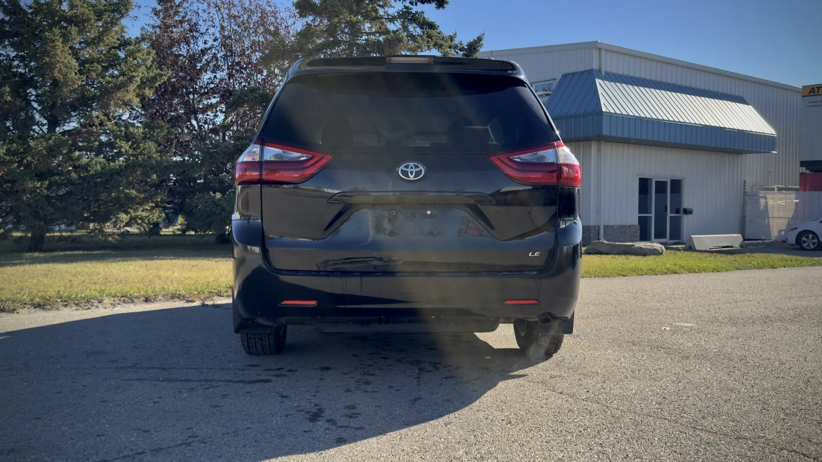 2020 Toyota Sienna LE used Minivan thumbnail 6