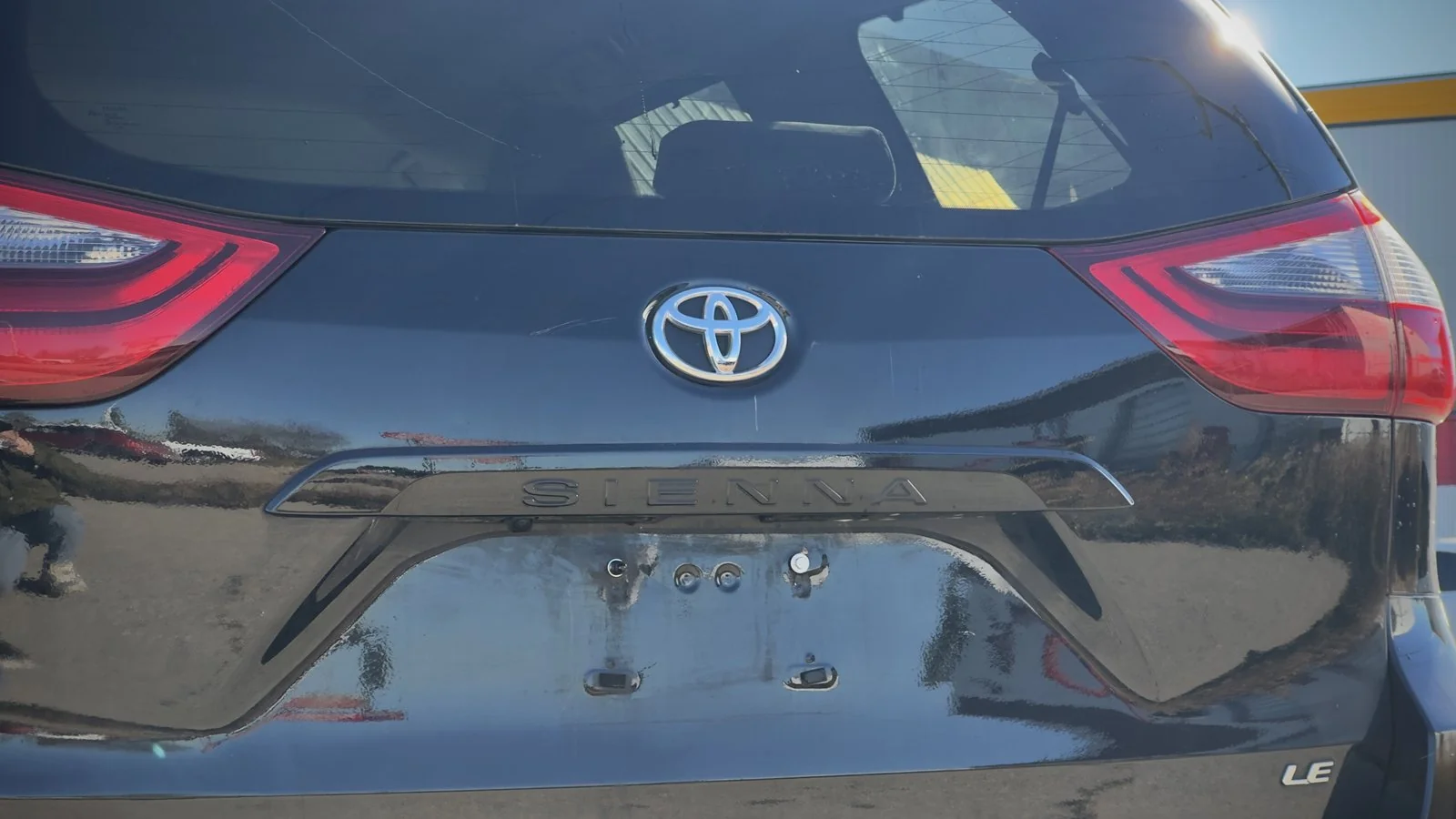 2020 Toyota Sienna LE used Minivan thumbnail 9