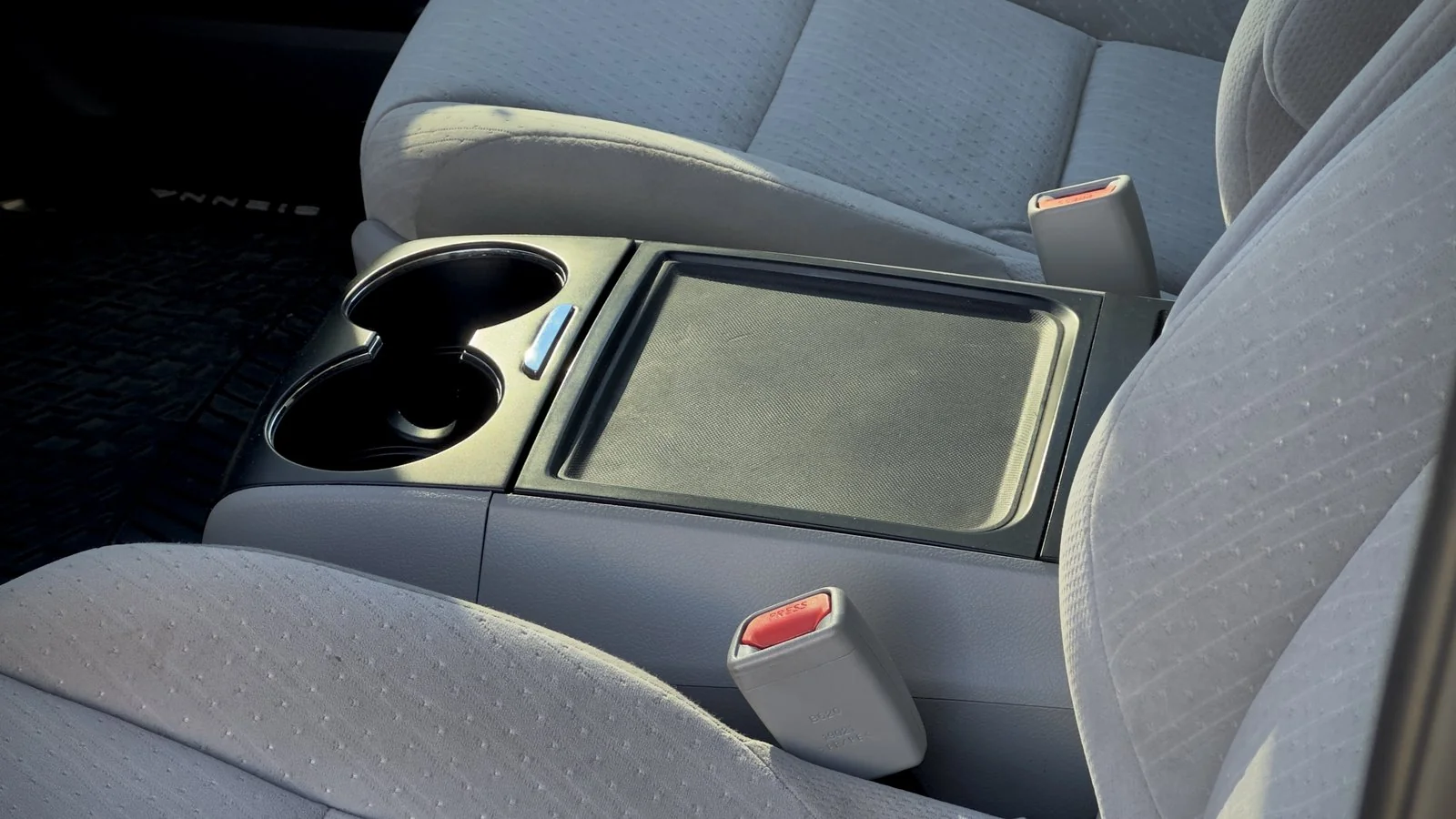 2020 Toyota Sienna LE used Minivan thumbnail 13