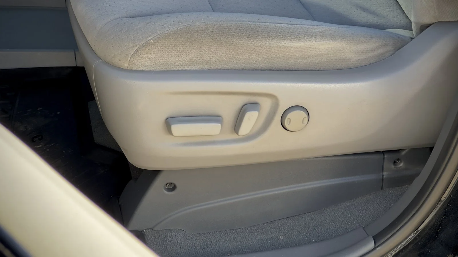 2020 Toyota Sienna LE used Minivan thumbnail 14