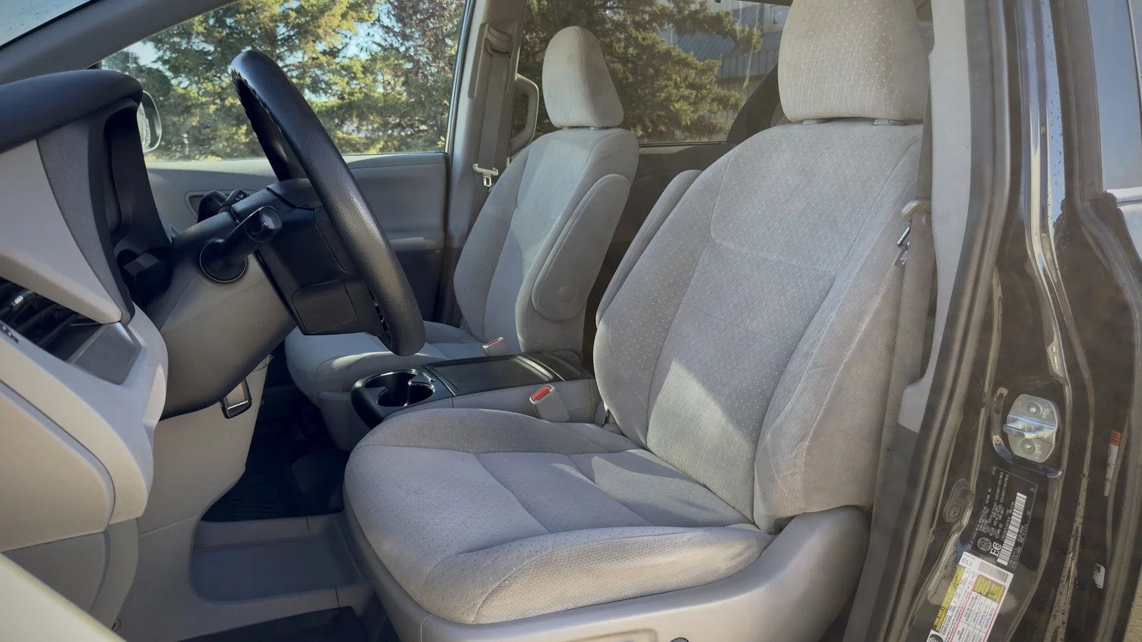 2020 Toyota Sienna LE used Minivan thumbnail 15