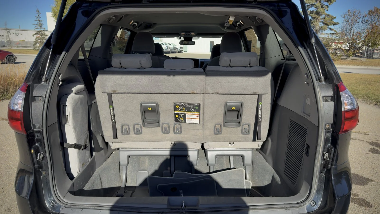 2020 Toyota Sienna LE used Minivan thumbnail 18