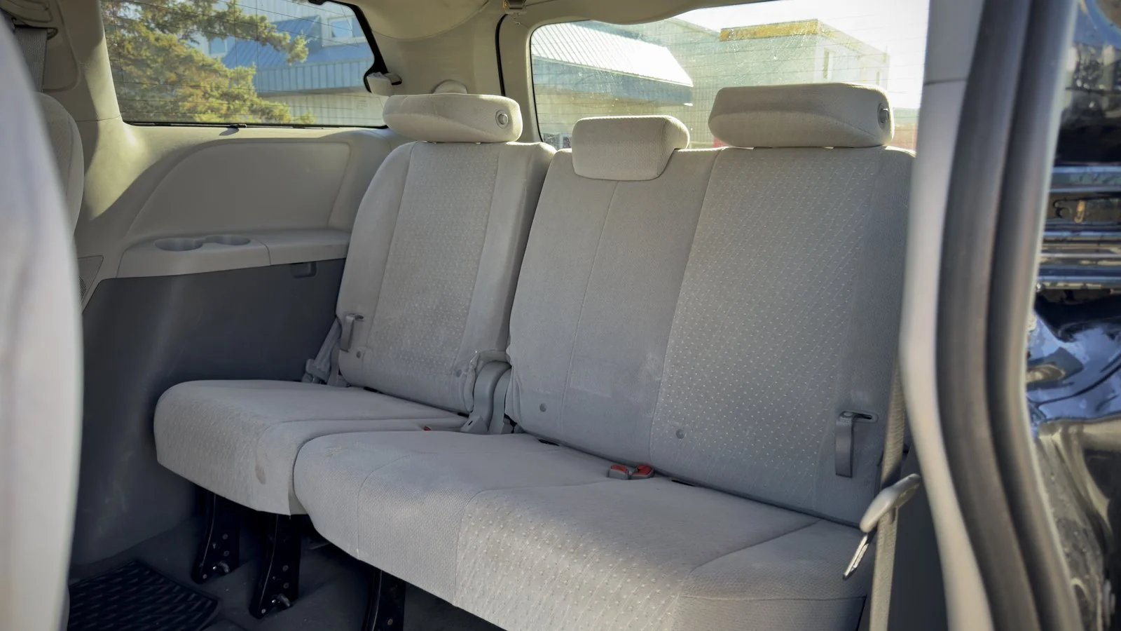 2020 Toyota Sienna LE used Minivan thumbnail 17
