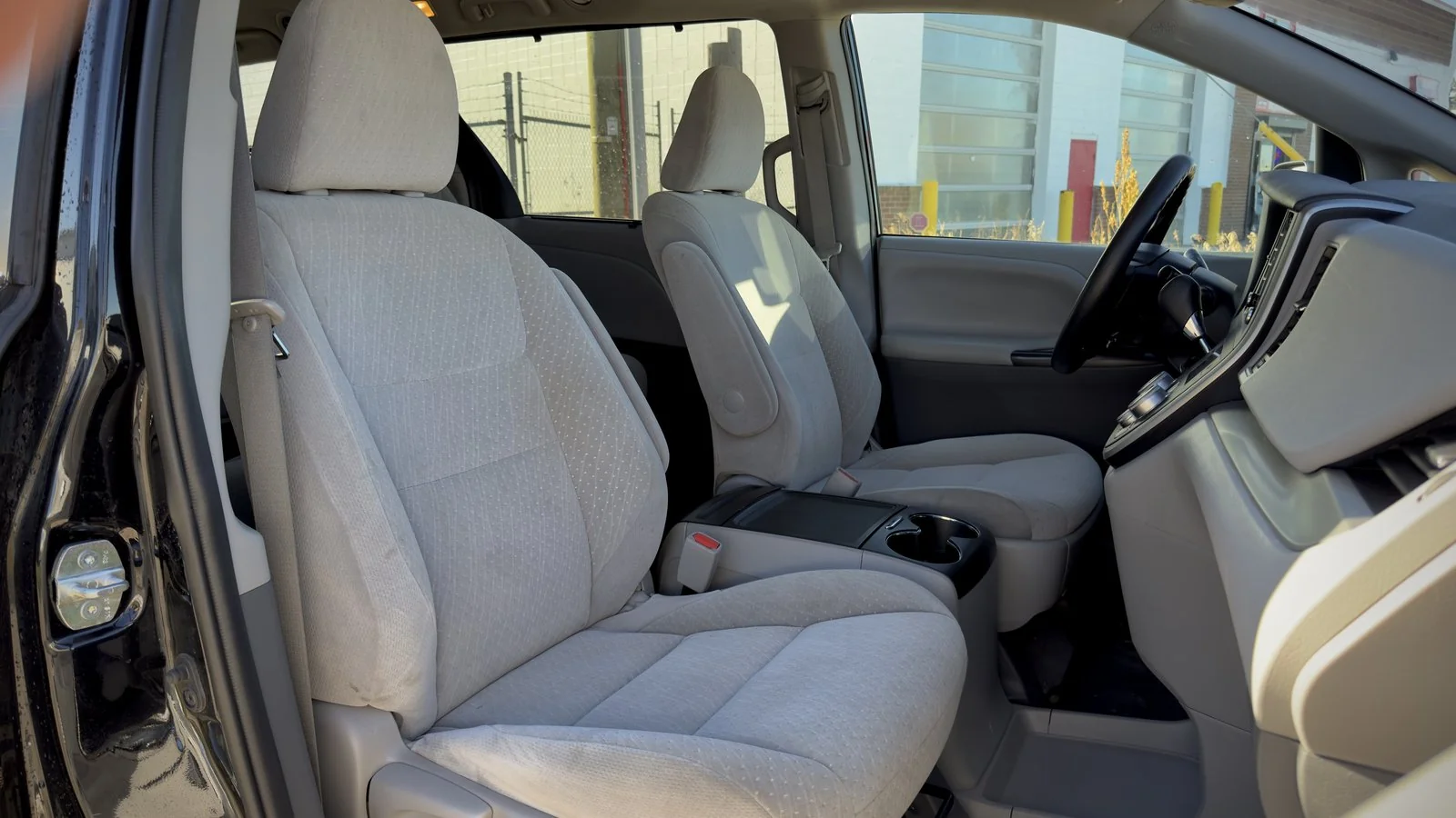 2020 Toyota Sienna LE used Minivan thumbnail 20
